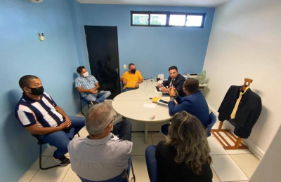 Vereador Markim Costa reúne integrantes do DEM para articular sigla na capital